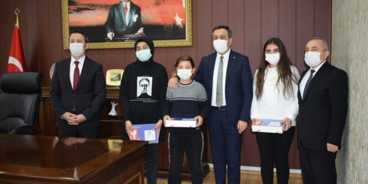 Bakan Yardımcısından Şehit Ve Gazi Çocuklarına Bilgisayar