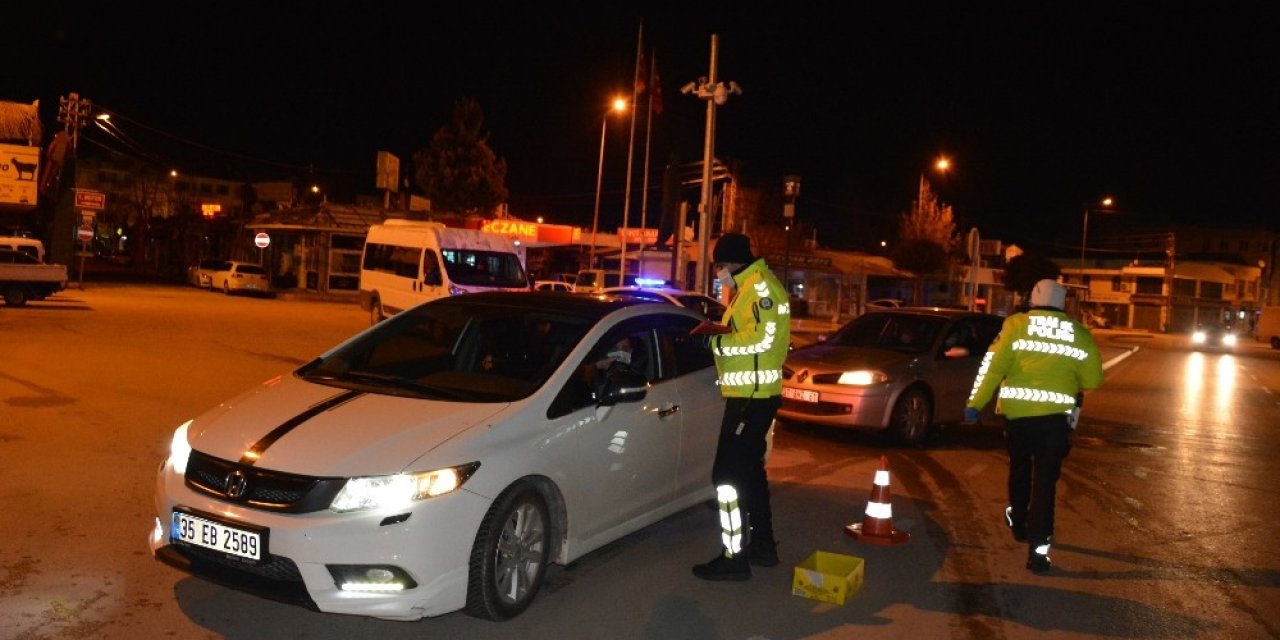 Korkuteli’nde Polis, Alkol Ve Asayiş Uygulaması Yaptı