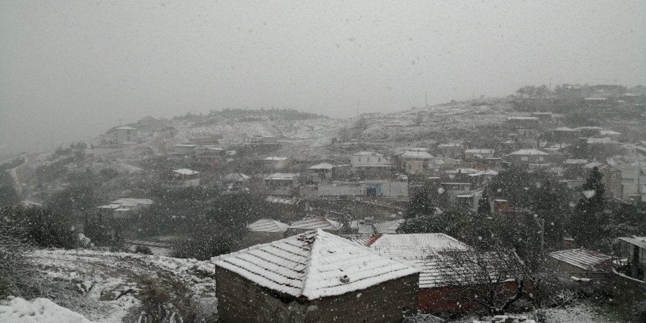 Aliağa Beyaz Örtüyle Kaplandı