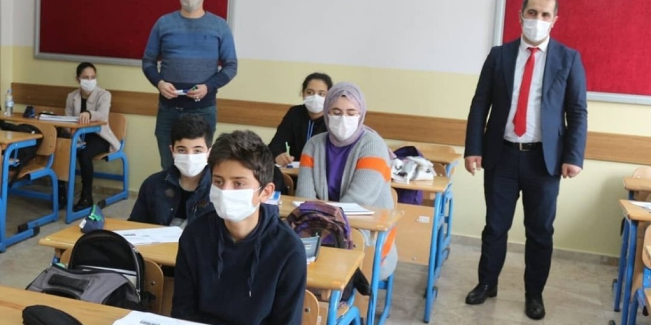 Müdür Tunçel, Okullarda Açılan Kursları Ziyaret Etti