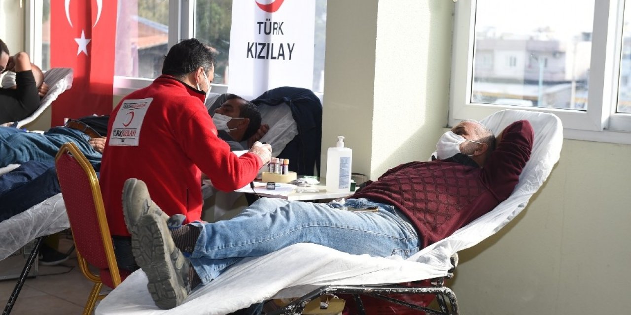 Tarsus Belediyesi Çalışanları Ve Vatandaşlardan Kan Bağışı
