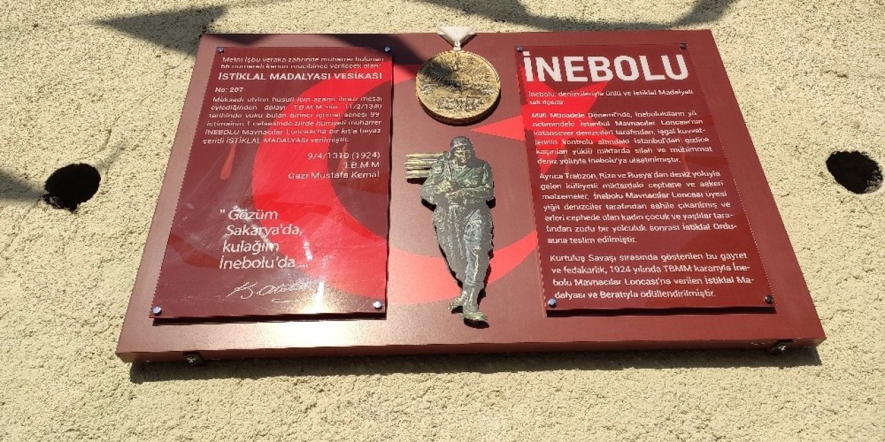 Tarihi İ̇nebolu Sokağı’ndaki Pano Yenilendi