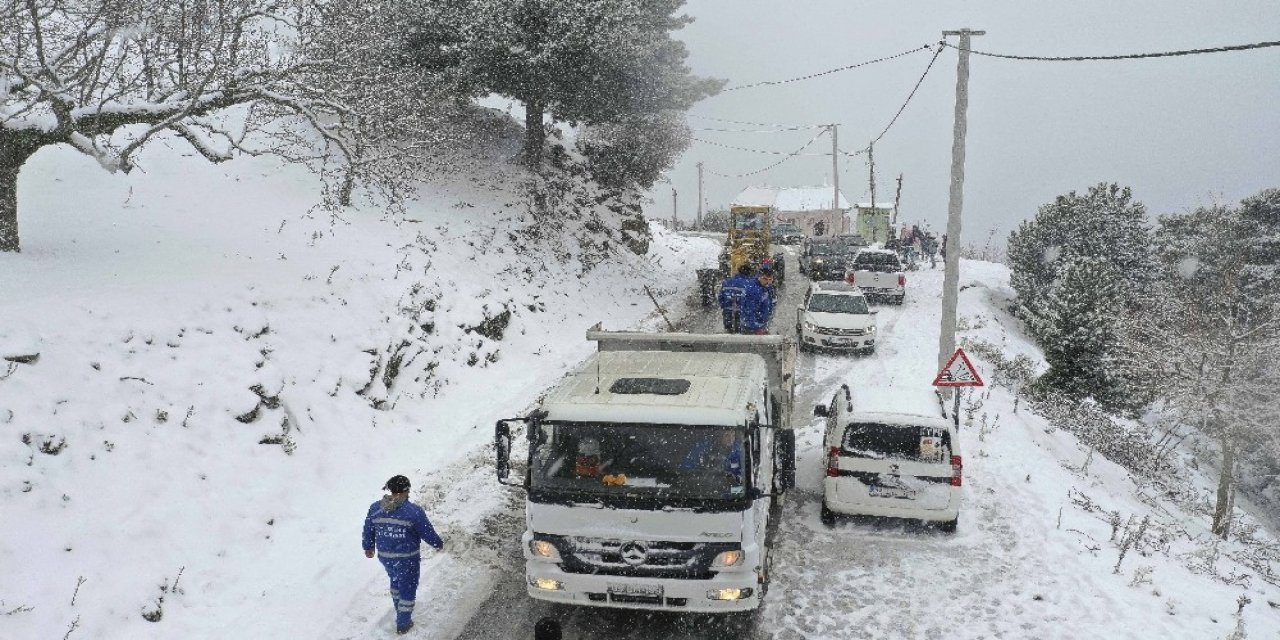 Büyükşehir Çalıştı Vatandaş Yaylada Kar Keyfi Yaşadı