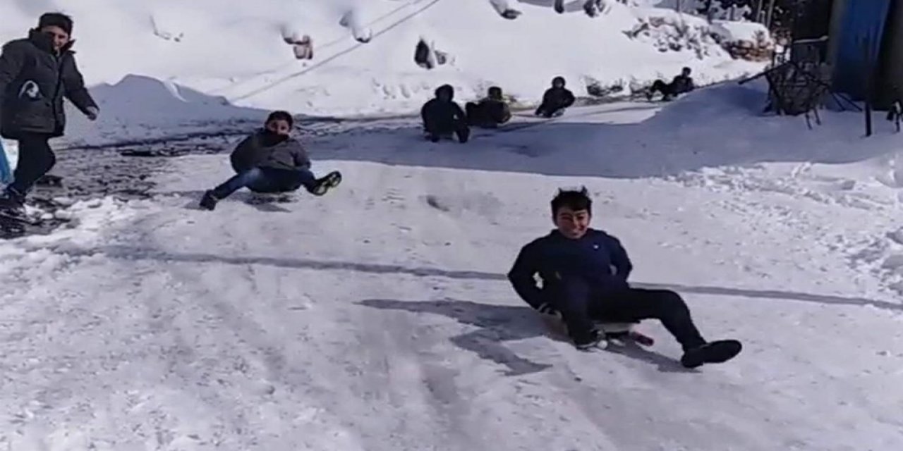 Çocuklar Karın Keyfini Kayarak Çıkardı