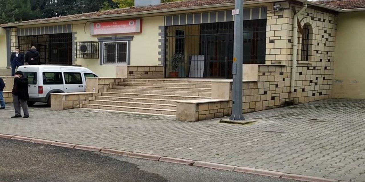Balkondan Düşen Galerici Hayatını Kaybetti