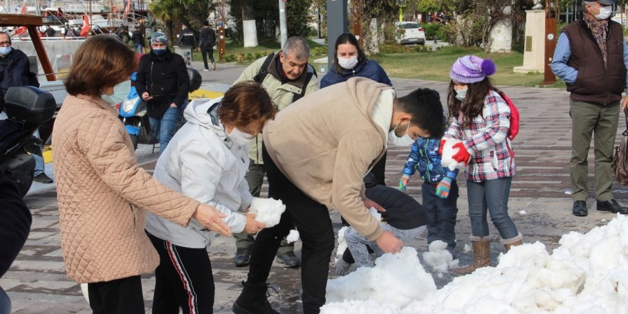 Bodrum’da İlk Kez Kar Gören Çocuklar Doyasıya Eğlendi