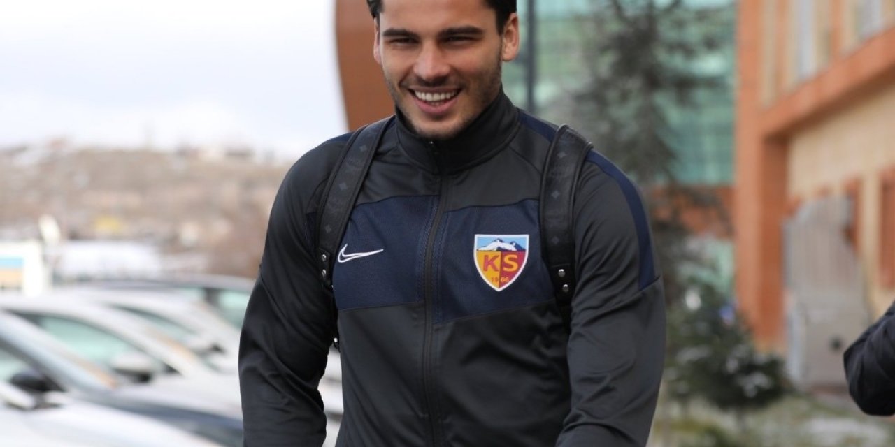 Kayserispor 23 Futbolcuyla İ̇stanbul’a Gitti
