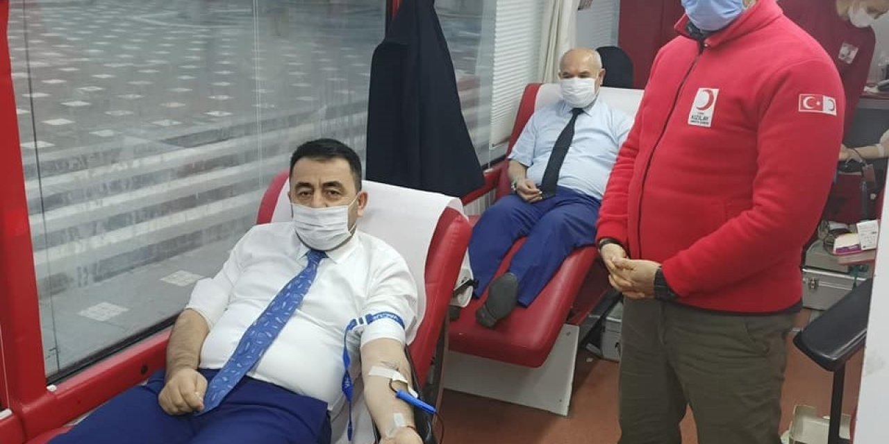 Müftü Ayvaz Ve Personelinden Kızılay’a Kan Bağışı