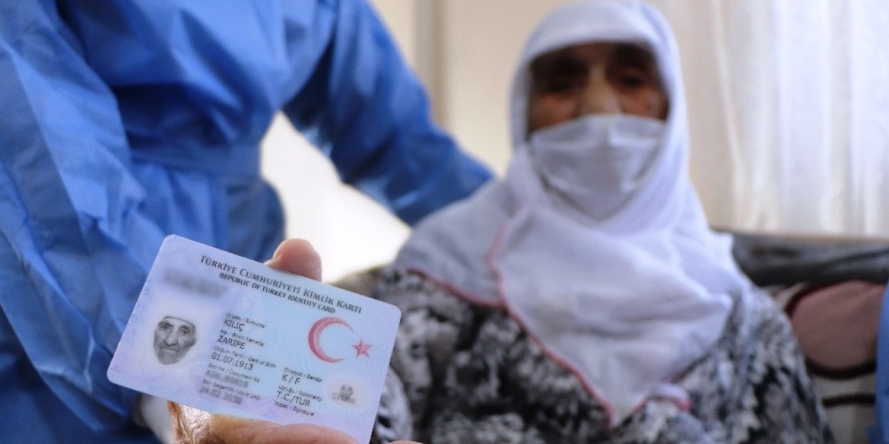 Asırlık Nineye Korona Aşısı