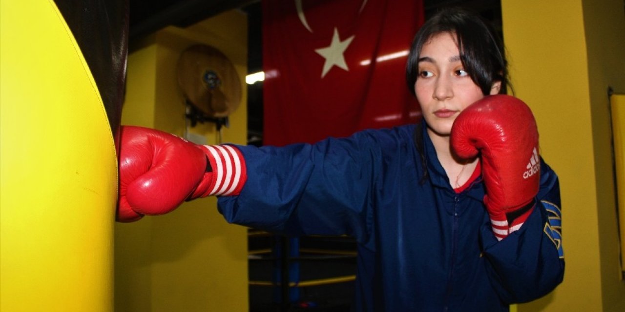 Sokakta Bu Kızlara Bulaşan Sert Kayaya Çarpacak