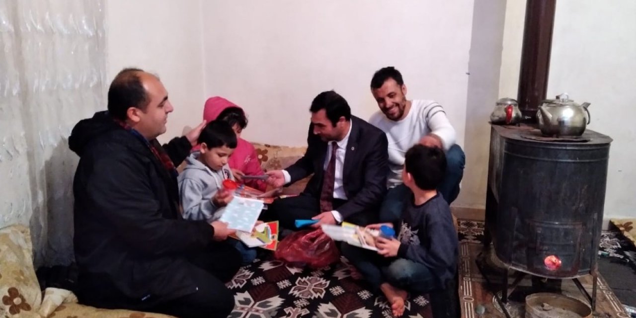 Batman’da Şehit Yakınlarına Kırtasiye Malzemesi Yardımı