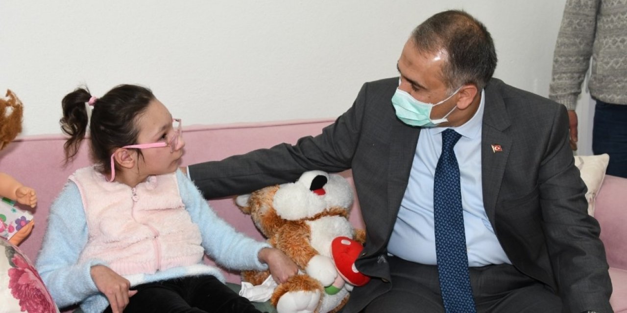 Vali Çuhadar, Yaren İle Bir Araya Geldi