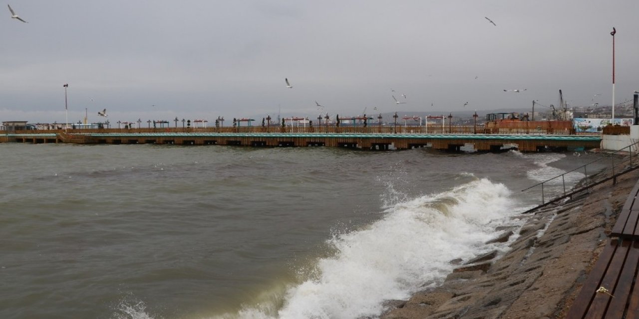 Marmara’da Deniz Ulaşımına Lodos Engeli