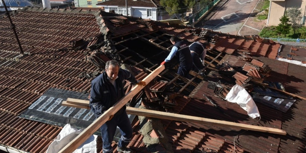 İ̇zmit Belediyesinden Çatısı Yanan Vatandaşa Yardım