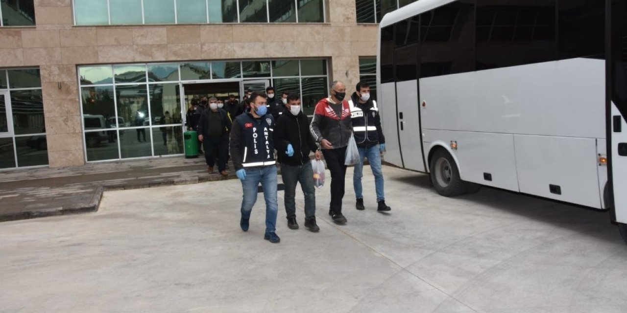 Antalya’da Aranan 81 Şüpheli Yakalandı
