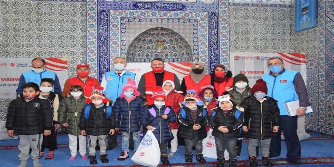 Wefa Uluslararası İ̇nsani Yardım Organizasyonu’ndan Çocuklara Kışlık Kıyafet Yardımı