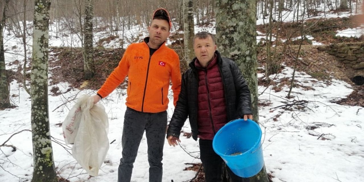 Köylüler Dağlara Yem Ve Ot Bıraktı