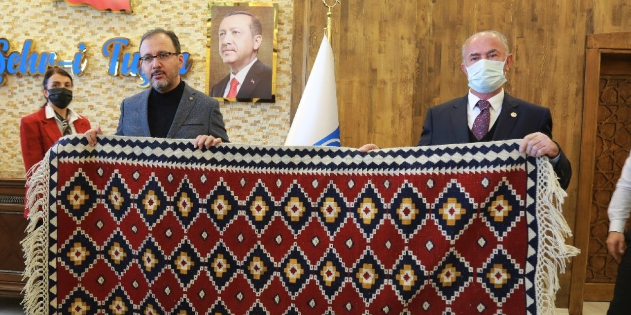 Bakan Kasapoğlu’ndan Tuşba Belediyesine Ziyaret