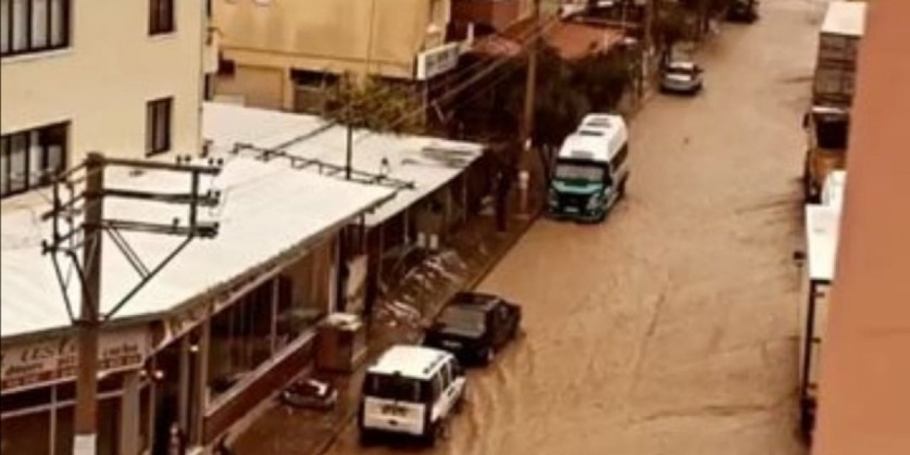 İ̇zmir Yağmura Teslim