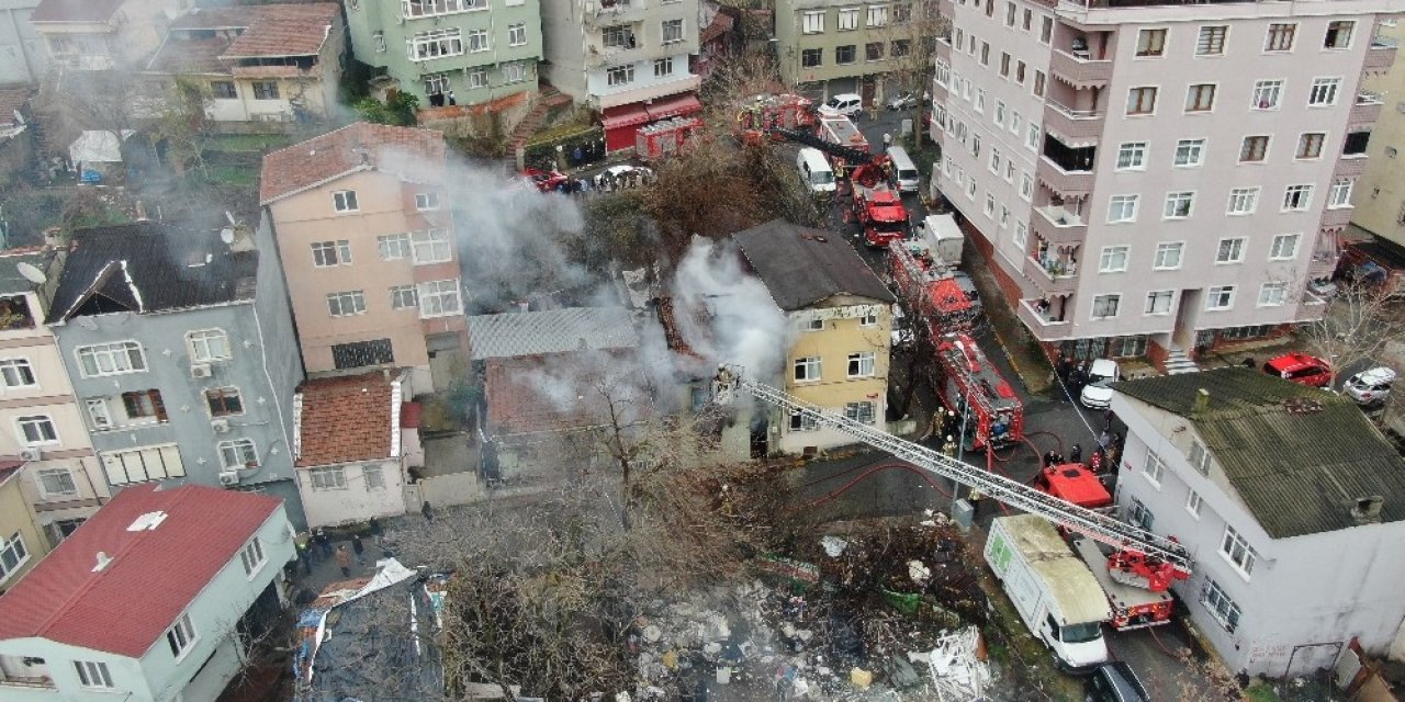 Beyoğlu’nda İki Katlı Binada Yangın