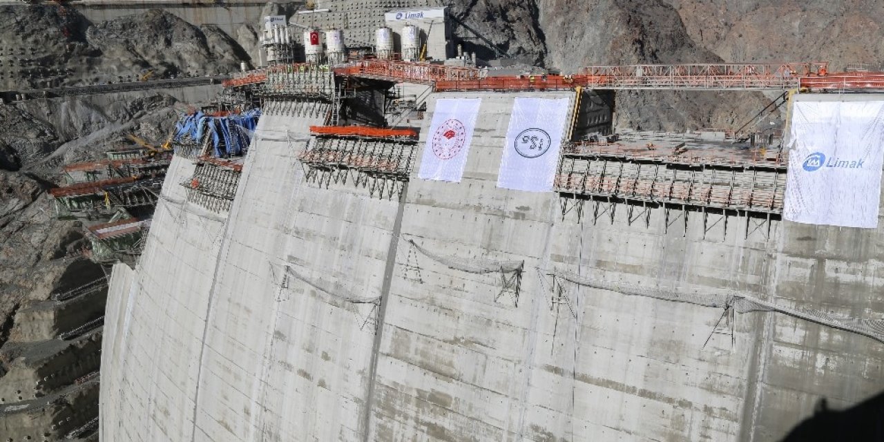 Bakanlar Yusufeli Barajı’nda İncelemelerde Bulundu