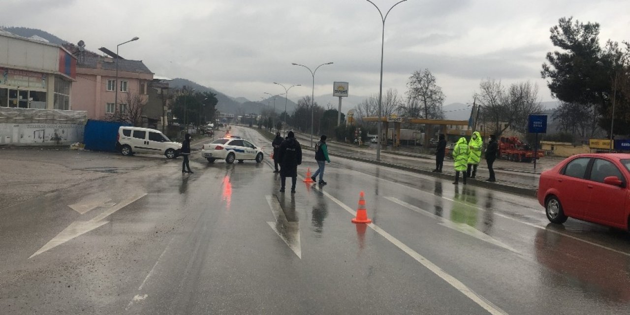 Polis Ekipleri Olumsuz Hava Şartlarına Rağmen Kısıtlama Saatlerindeki Denetimlerini Aralıksız Sürdürüyor