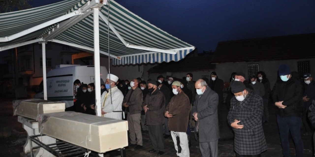 Yangında Ölen Hemşire Anne Ve Kızına Acı Veda