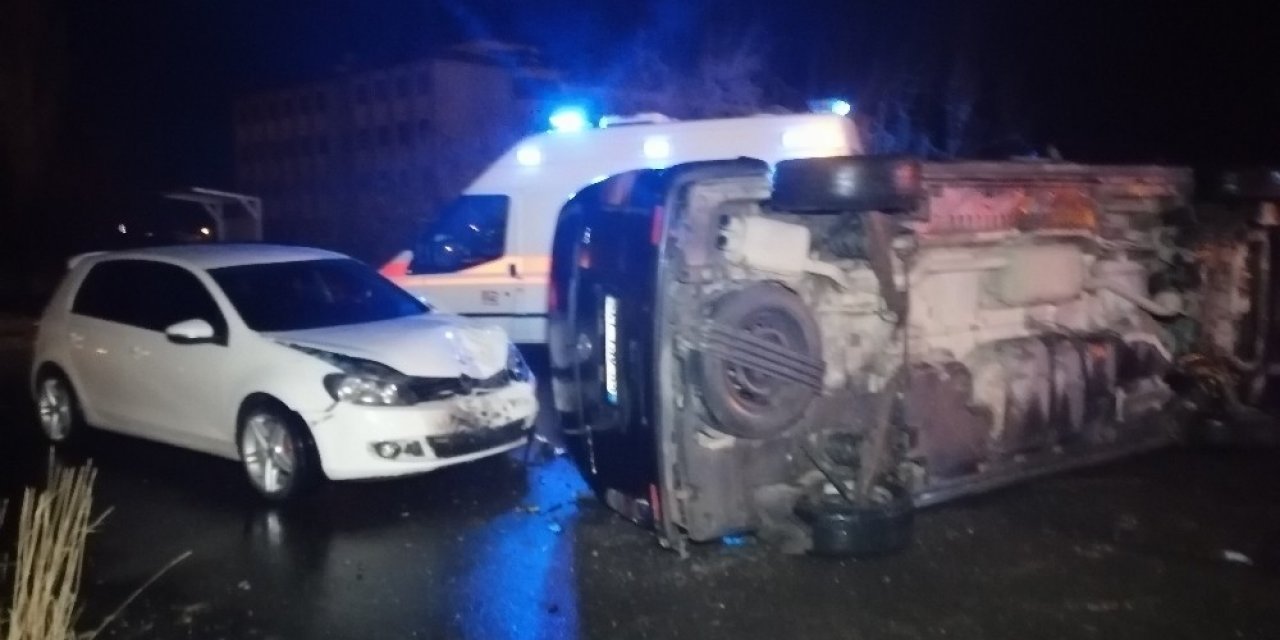 Aksaray’da 3 Aracın Karıştığı Kazada 2 Kişi Yaralandı
