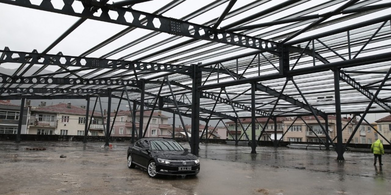 Bursa’da Katlı Otoparkın Çatısı Spor Salonu Oluyor