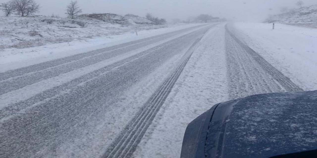 Mardin-midyat Yolunda Karda Araçlar Mahsur Kaldı