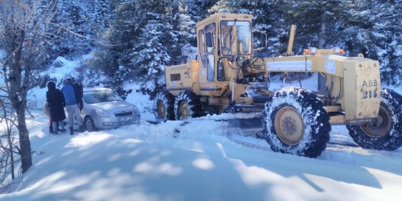 Alanya’da Kar Ve Heyelandan Kapanan Yollar Açıldı