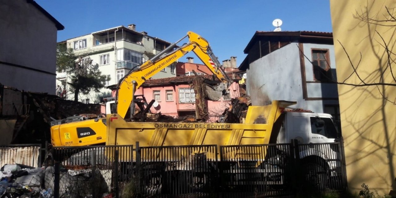 Osmangazi’de Yanan Binaya Anında Müdahale