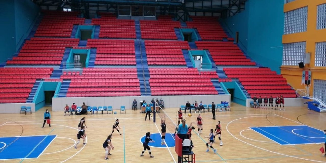 Van Büyükşehir Kadın Voleybol Takımı Liderliğini Sürdürdü