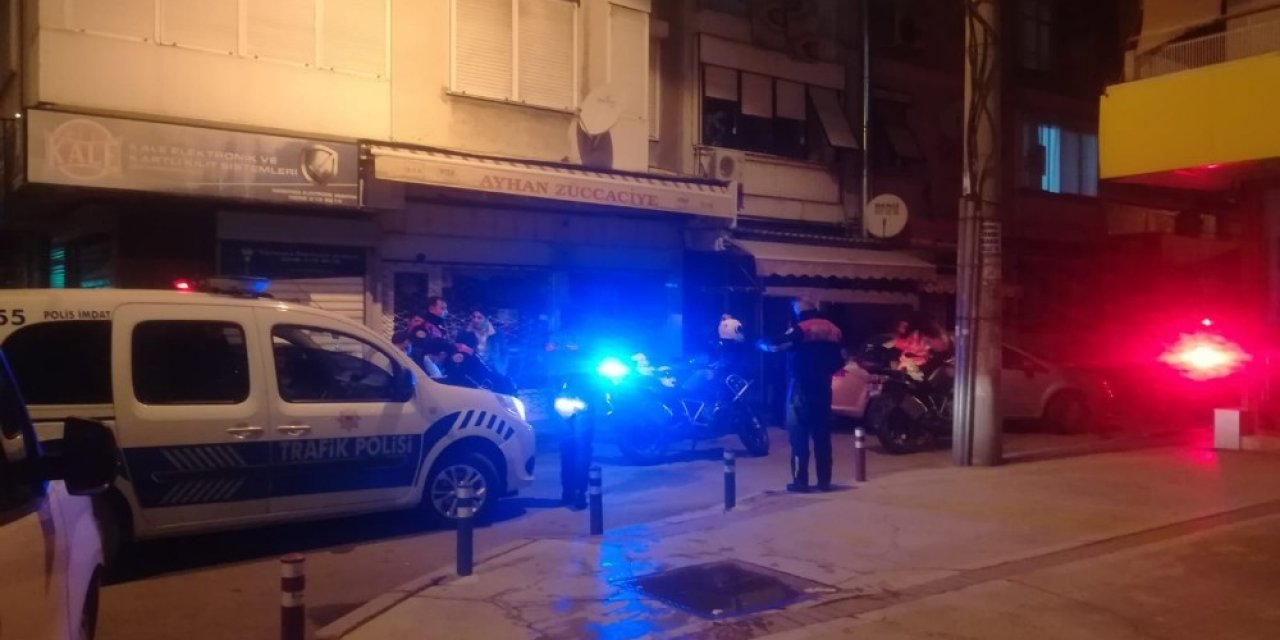 İ̇zmir’de ‘dur’ İhtarına Uymayan Araç Kaza Yaptı