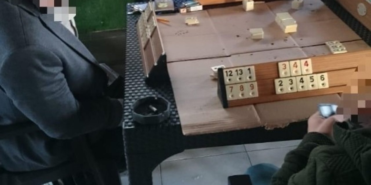 Kısıtlamada Oyun Masasında Yakalandılar