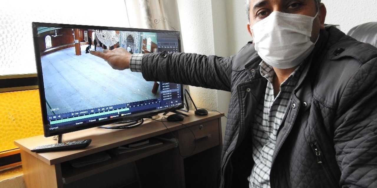 Camide Namaz Kılma Taklidi Yaparak Cep Telefonunu Çaldı