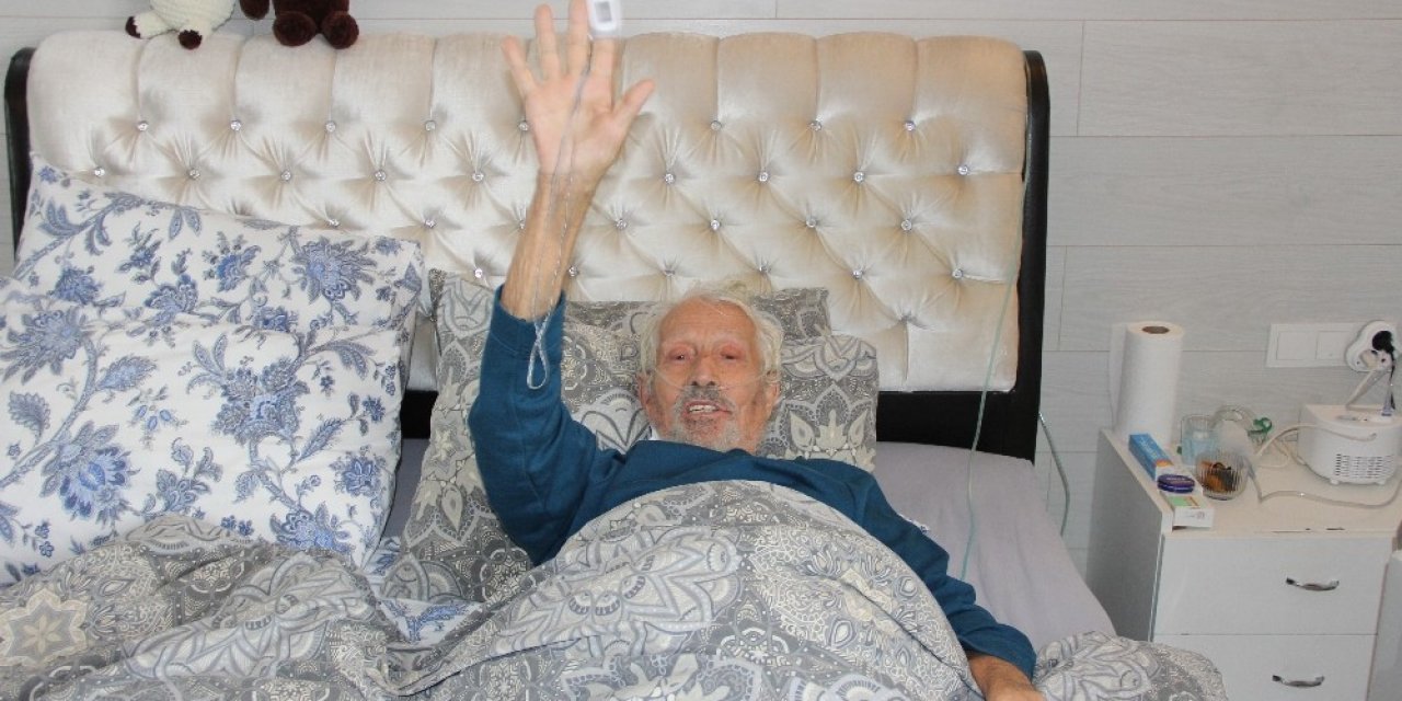 İ̇ki Kez Solunumu, Bir Kez Kalbi Durdu; 89 Yaşında Covid’i Yendi