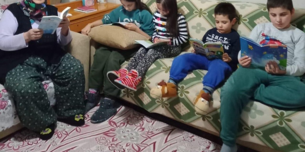 Uzaktan Da Olsa Aynı Anda Kitap Okudular