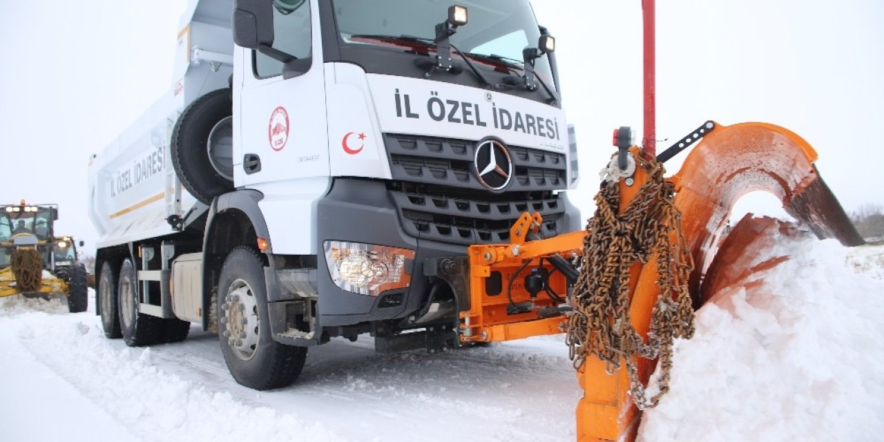 Elazığ’da Kar Nedeniyle Kapanan 148 Köy Yolu Açıldı, 121’i İçin Çalışma Sürüyor