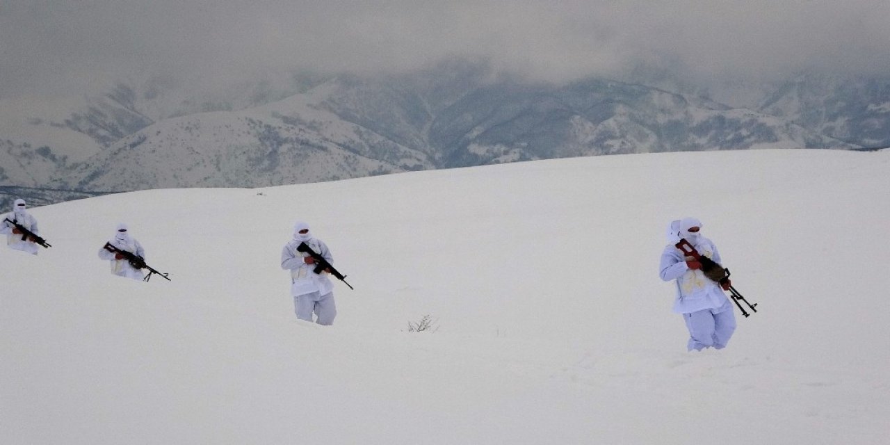 Şenyayla’yı Teröristlere Dar Eden Kahramanlar, Dondurucu Soğukta Vatan Nöbeti Tutuyor