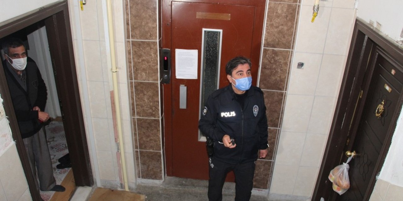 Kapısına Bırakılan Yemekleri Almayınca Polisi Alarma Geçirdi