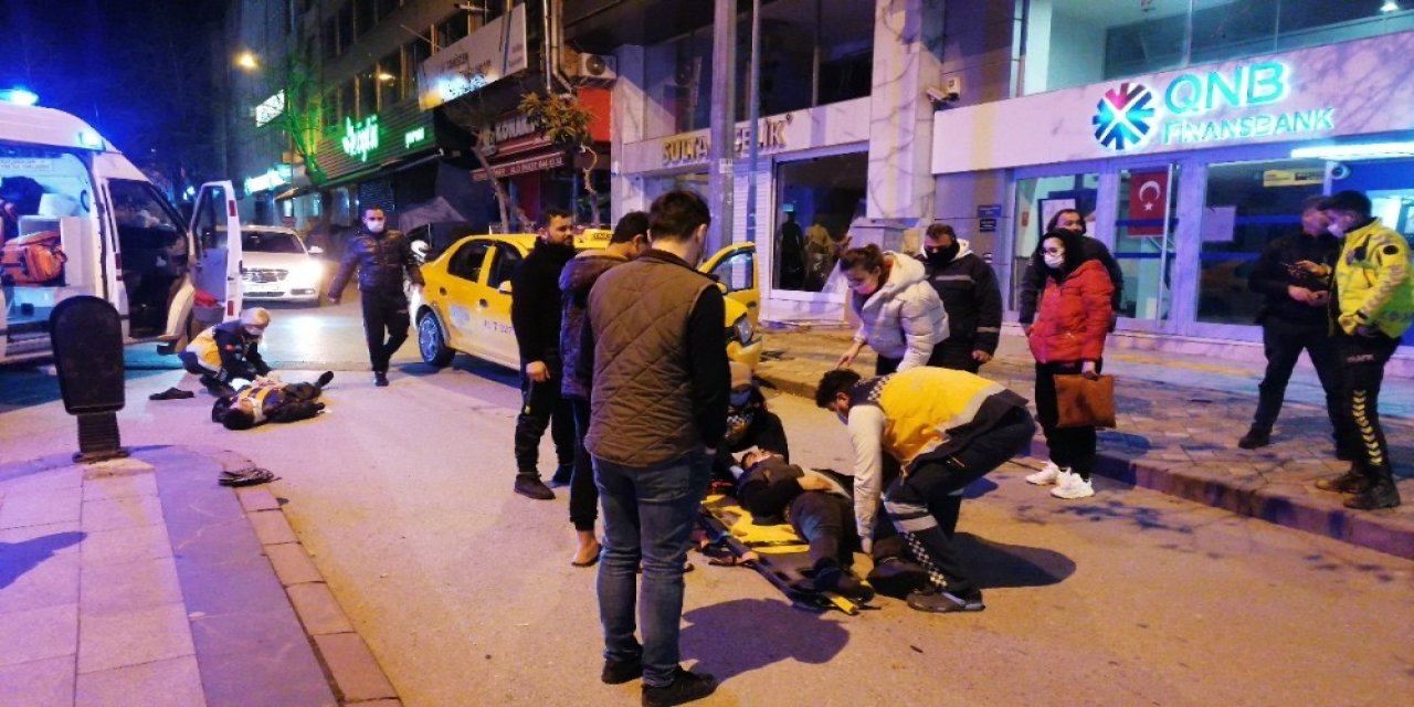 Ticari Taksi İle Motosiklet Çarpıştı: 2 Ağır Yaralı