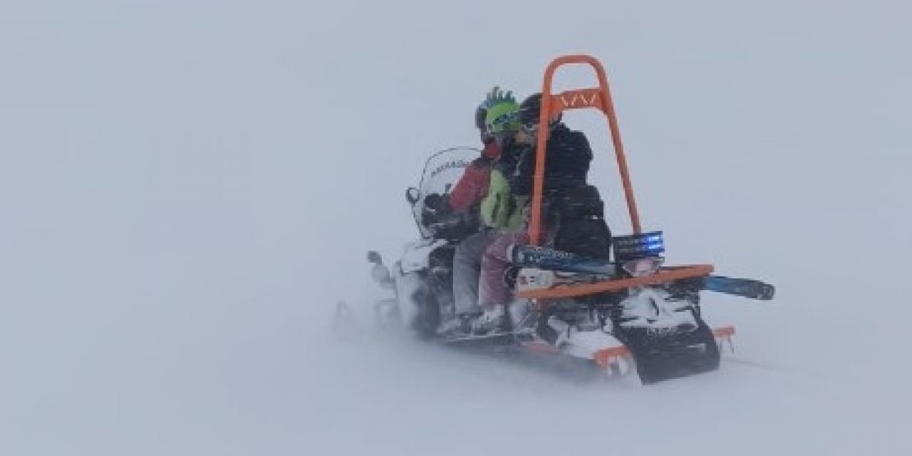 Erciyes’te Mahsur Kalan 100 Turist Jak Ekiplerince Kurtardı