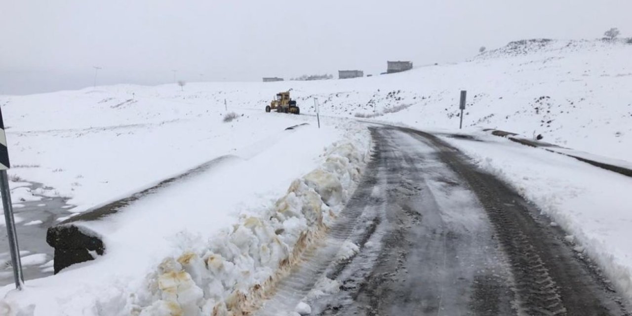 Siverek’te Kar Nedeniyle 11 Mahalle Yolu Ulaşıma Kapandı