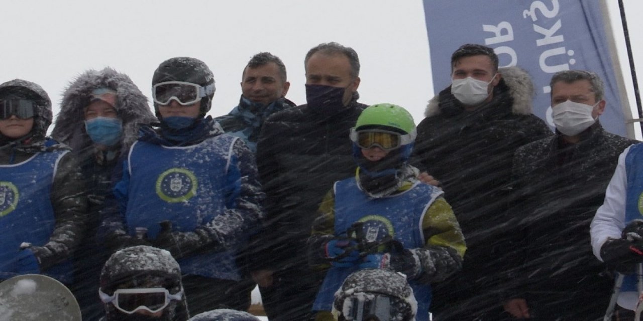 Çocukların Uludağ’da Kayak Ve Snowboard Heyecanı