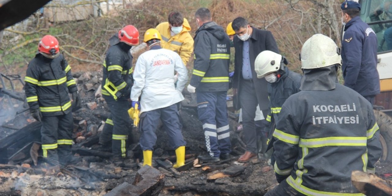 Yanan Ahşap Evde Hayatını Kaybeden Kadının Cesedine Ulaşıldı