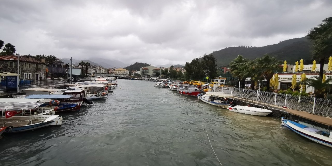 Marmaris’te Lodos Etkili Oluyor