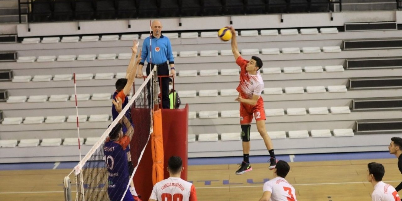 Turgutlu Belediyespor Erkek Voleybol Takımı Rakibine Geçit Vermedi