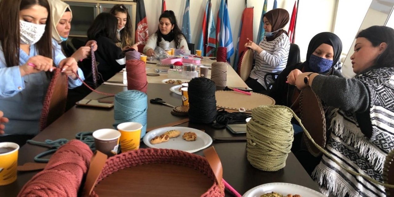 Denizli Ülkü Ocakları’ndan Asenalara Hobi Atölyesi