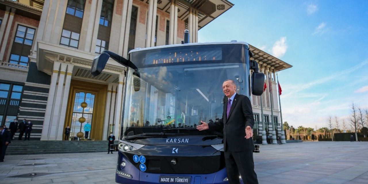 Cumhurbaşkanı Erdoğan, Sürücüsüz Elektrikli Otobüsün İlk Yolcusu Oldu
